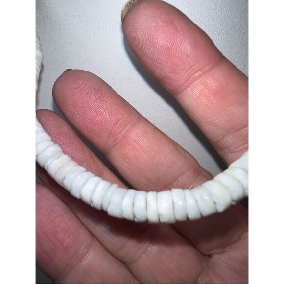 Vintage Loop Closure Pooka Shell Necklace - Picture 3 of 6